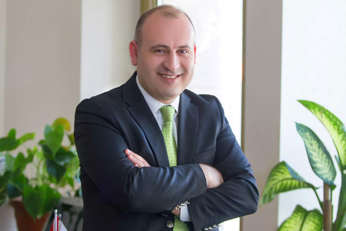 Yaz sıcaklarında çocuklara su, süt ve ayran     